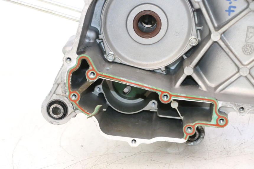 photo de CARCAÇA INFERIOR DO MOTOR PIAGGIO ZIP IGET 4T 50 (2021 - 2023) - Detalhes característicos