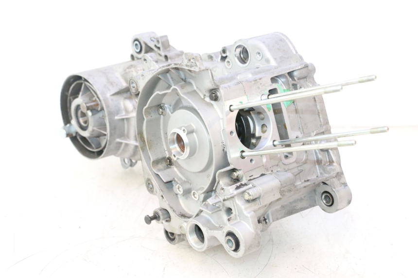 photo de CARCAÇA INFERIOR DO MOTOR PIAGGIO ZIP IGET 4T 50 (2021 - 2023) - Vista de perto
