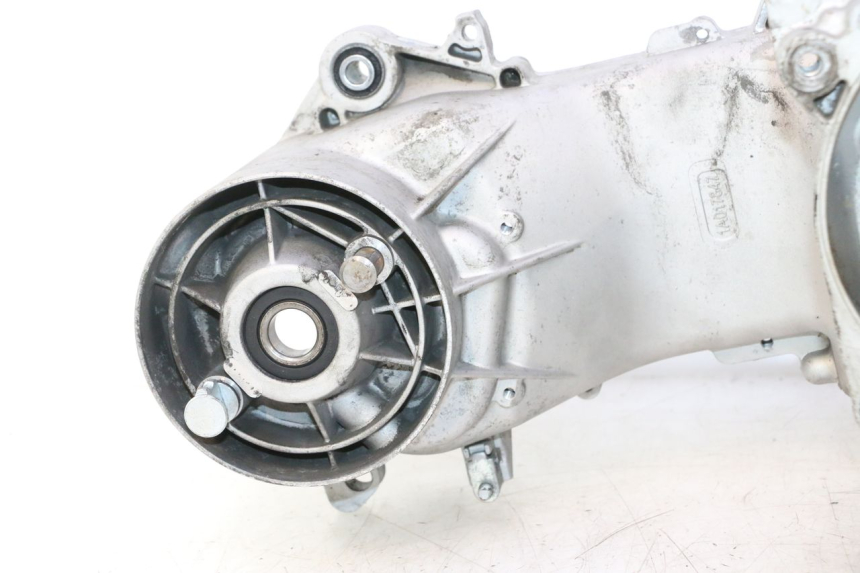 photo de CARCAÇA INFERIOR DO MOTOR PIAGGIO ZIP IGET 4T 50 (2021 - 2023) - Ângulo alternativo