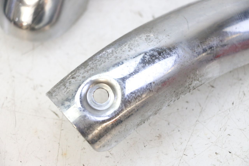 photo de TAMPA DO ESCAPE HYOSUNG GV AQUILA 125 (2000 - 2009) - Pontos de fixação