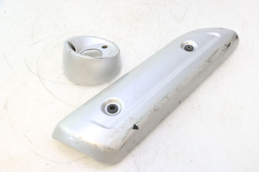 photo de TAMPA DO ESCAPE SUZUKI BURGMAN 125 (2007 - 2014) - Detalhe da peça