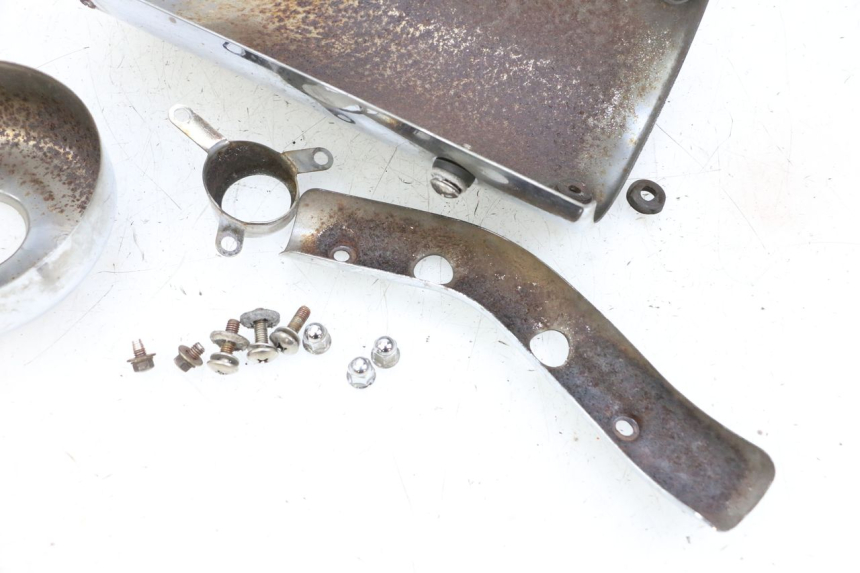 photo de TAMPA DO ESCAPE KYMCO GRAND DINK 125 (2002 - 2007) - Detalhe da peça