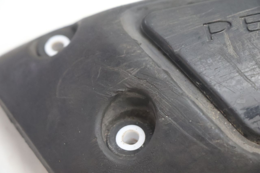 photo de TAMPA DO ESCAPE PEUGEOT KISBEE 4T 50 (2010 - 2017) - Zoom do estado de desgaste