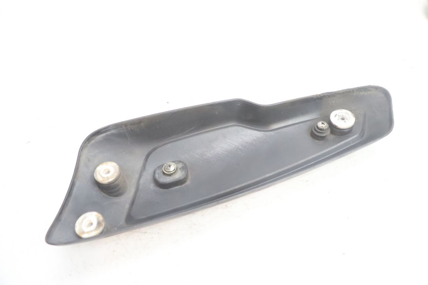 photo de TAMPA DO ESCAPE PEUGEOT KISBEE 4T 50 (2010 - 2017) - Pontos de fixação