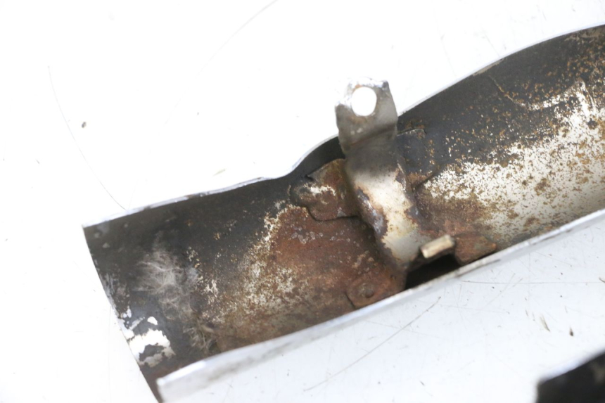 photo de TAMPA DO ESCAPE KYMCO ZING 125 (1997 - 2003) - Pontos de fixação