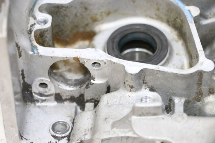 photo de TAMPA DO MOTOR DIREITA MBK BOOSTER SPIRIT NAKED 50 (2004 - 2017) - Marcações e referências