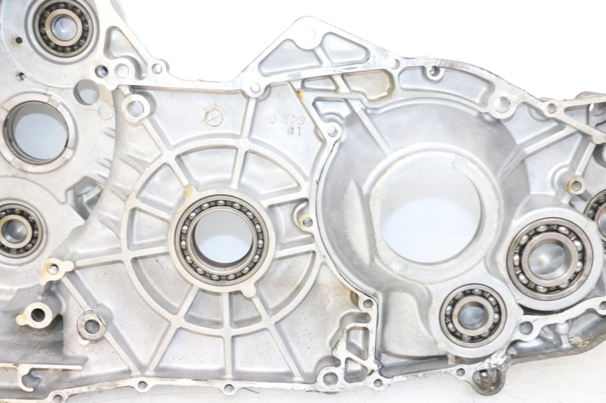 photo de TAMPA DO MOTOR DIREITA SUZUKI BURGMAN 650 (2013 - 2020) - Detalhes característicos