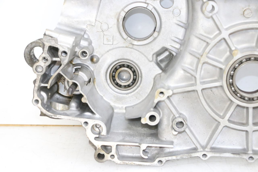 photo de TAMPA DO MOTOR DIREITA SUZUKI BURGMAN 650 (2013 - 2020) - Ampliação dos componentes