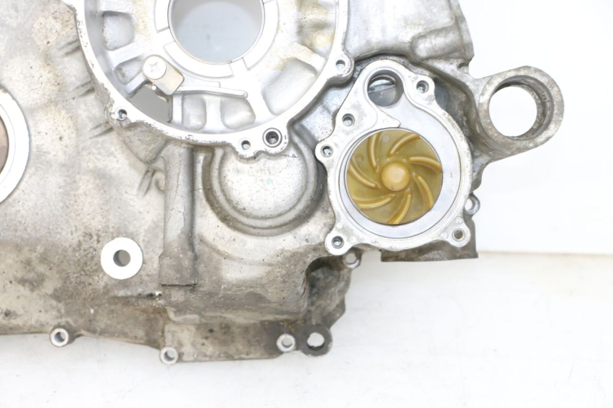 photo de TAMPA DO MOTOR DIREITA SUZUKI BURGMAN 650 (2013 - 2020) - Estado da superfície