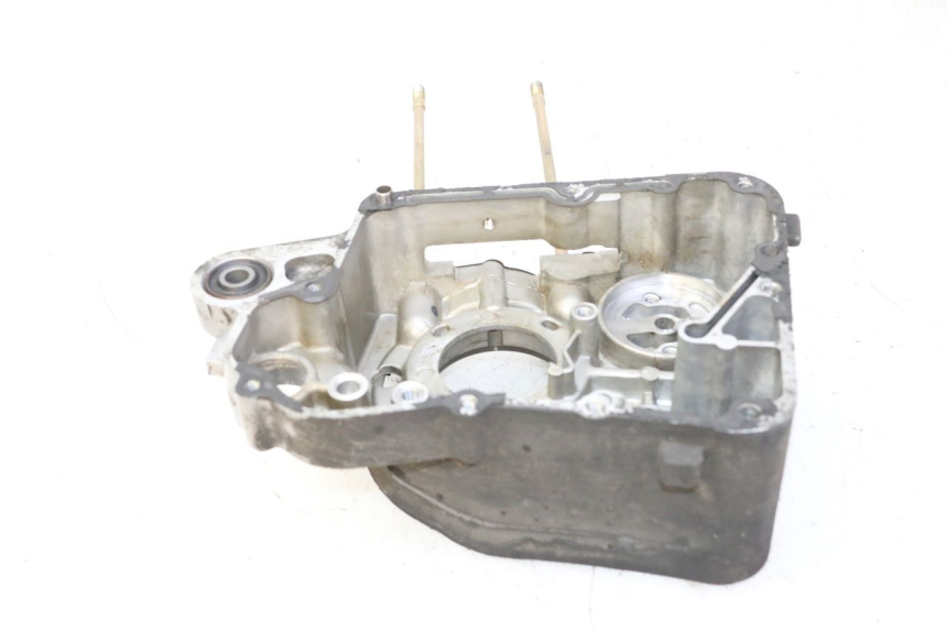 photo de TAMPA DO MOTOR DIREITA KYMCO GRAND DINK 125 (2008 - 2014) - Outro ângulo de visão
