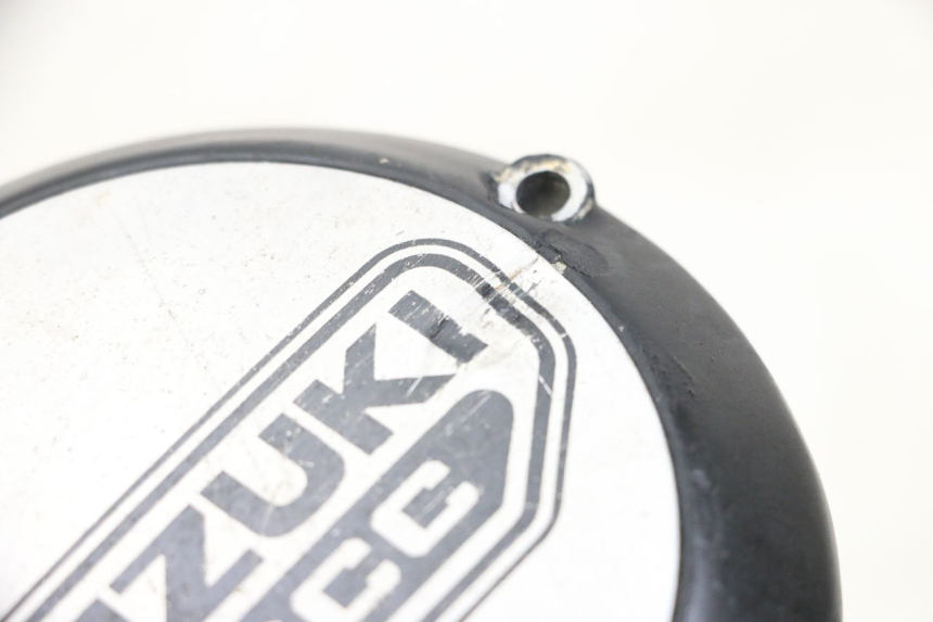 photo de TAMPA DO MOTOR DIREITA SUZUKI GSX E 250 (1982 - 1983) - Detalhe da peça