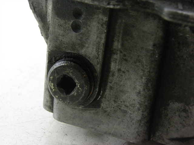 photo de TAMPA DO MOTOR DIREITA PEUGEOT SATELIS 125 (2010 - 2012) - Ampliação técnica