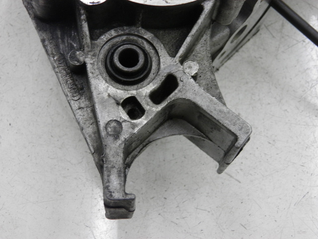 photo de TAMPA DO MOTOR DIREITA PEUGEOT SATELIS 125 (2010 - 2012) - Pontos de fixação