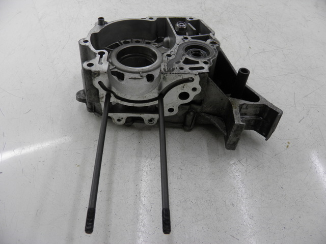 photo de TAMPA DO MOTOR DIREITA PEUGEOT SATELIS 125 (2010 - 2012) - Estado da superfície