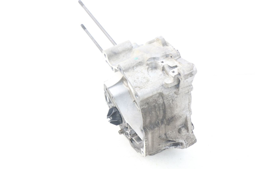 photo de TAMPA DO MOTOR DIREITA PEUGEOT SATELIS 125 (2013 - 2018) - Pontos de fixação