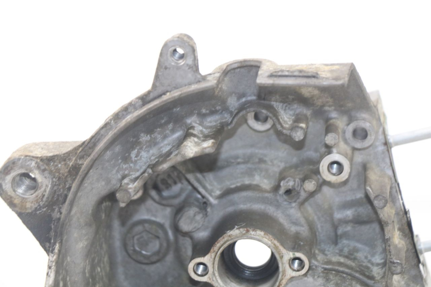 photo de TAMPA DO MOTOR DIREITA HONDA SCV LEAD 100 (2003 - 2007) - Outro ângulo de visão