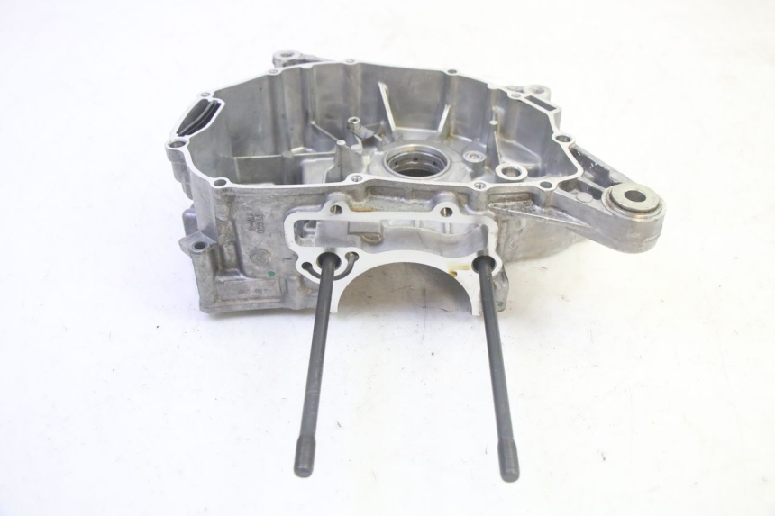 photo de TAMPA DO MOTOR DIREITA YAMAHA TRICITY 300 (2020 - 2024) - Zoom do estado de desgaste