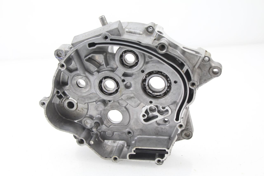 photo de TAMPA DO MOTOR DIREITA YAMAHA TTR 125 (2000 - 2020) - Outro ângulo de visão