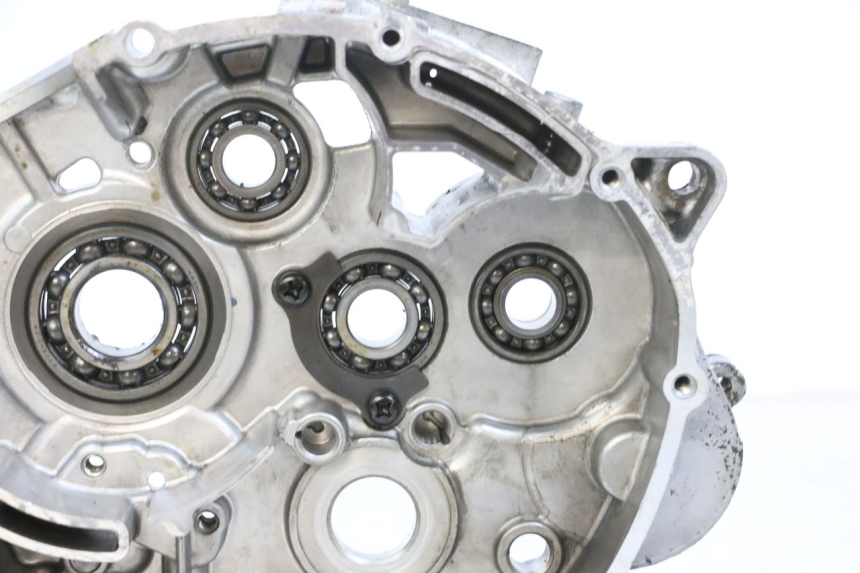 photo de TAMPA DO MOTOR DIREITA YAMAHA TTR 125 (2000 - 2020) - Vista geral