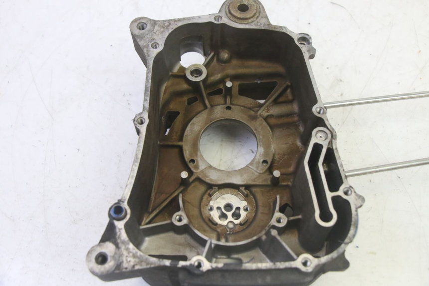 photo de TAMPA DO MOTOR DIREITA YAMAHA XMAX X-MAX 125 (2006 - 2009) - Ampliação técnica