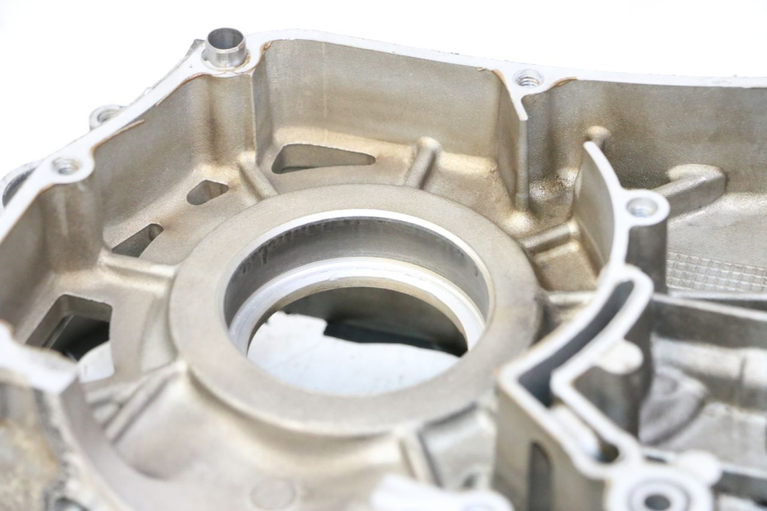 photo de TAMPA DO MOTOR DIREITA YAMAHA X-MAX XMAX 125 (2010 - 2013) - Outro ângulo de visão