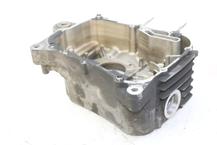 photo de TAMPA DO MOTOR DIREITA YAMAHA X-MAX XMAX 125 (2010 - 2013) - Pontos de fixação
