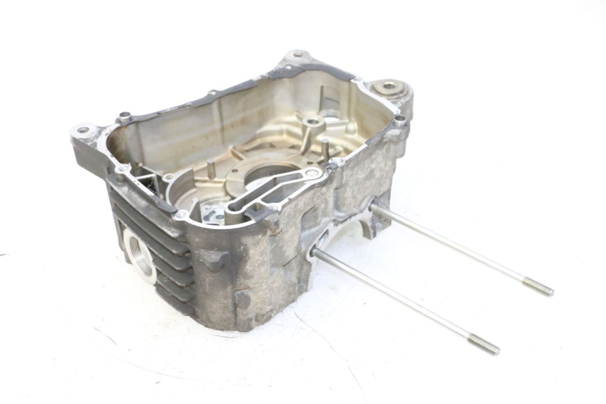 photo de TAMPA DO MOTOR DIREITA YAMAHA X-MAX XMAX 125 (2010 - 2013) - Estado da superfície