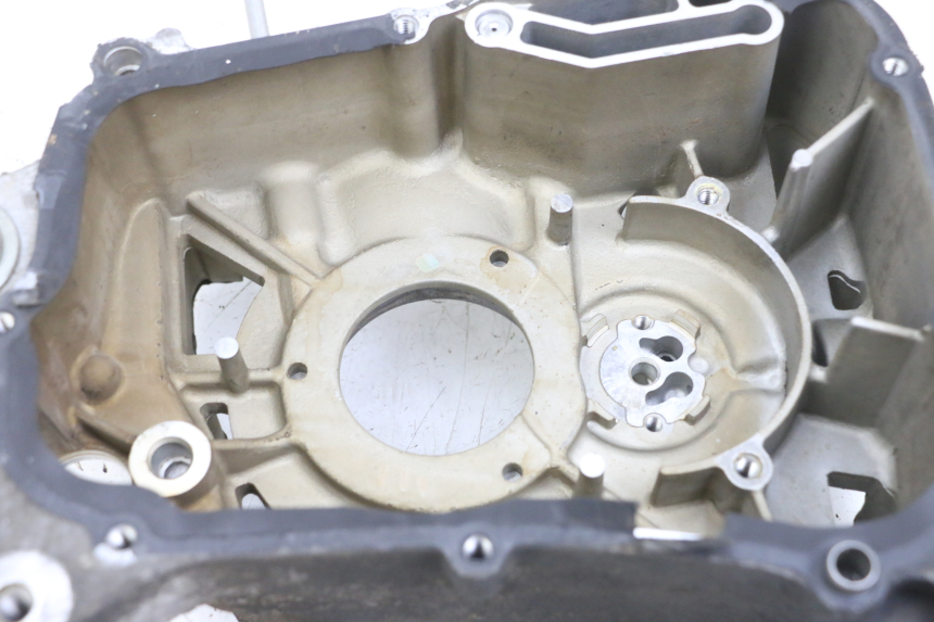 photo de TAMPA DO MOTOR DIREITA YAMAHA X-MAX XMAX 125 (2010 - 2013) - Ampliação técnica