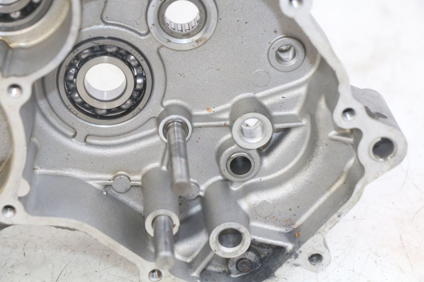 photo de TAMPA DO MOTOR DIREITA PEUGEOT XP6 50 (2006 - 2011) - Pontos de fixação