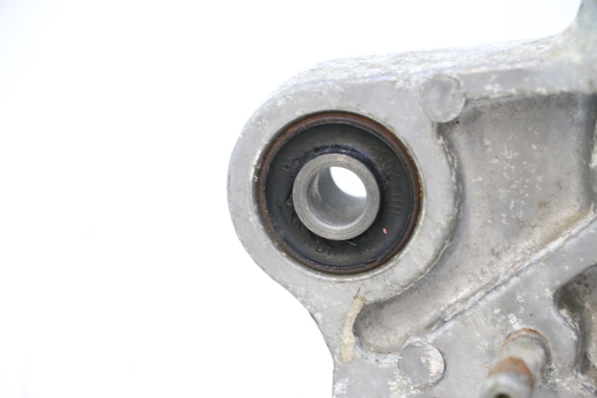 photo de TAMPA DO MOTOR ESQUERDA KYMCO AGILITY 4T 50 (2005 - 2018) - Detalhes característicos