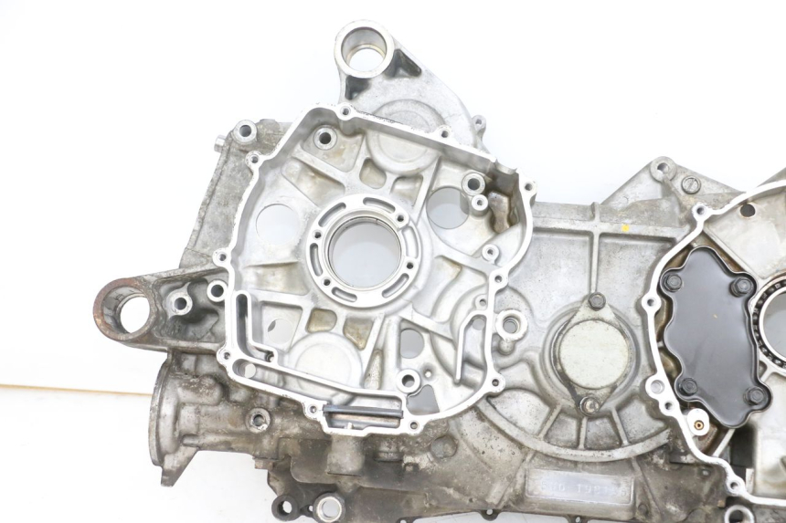 photo de TAMPA DO MOTOR ESQUERDA SUZUKI BURGMAN 650 (2013 - 2020) - Ângulo alternativo