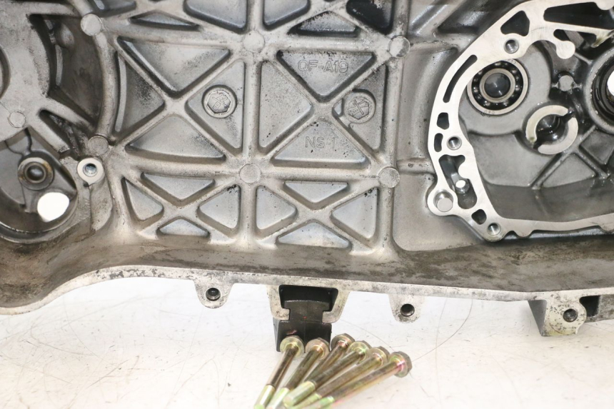 photo de CARCAÇA DO MOTOR ESQUERDA PEUGEOT CITYSTAR 2T 50 (2018 - 2021) - Detalhes característicos