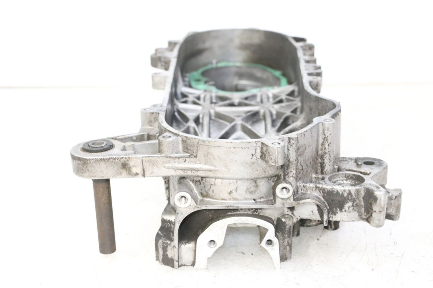photo de TAMPA DO MOTOR ESQUERDA PEUGEOT CITYSTAR 50 (2013 - 2017) - Zoom do estado de desgaste