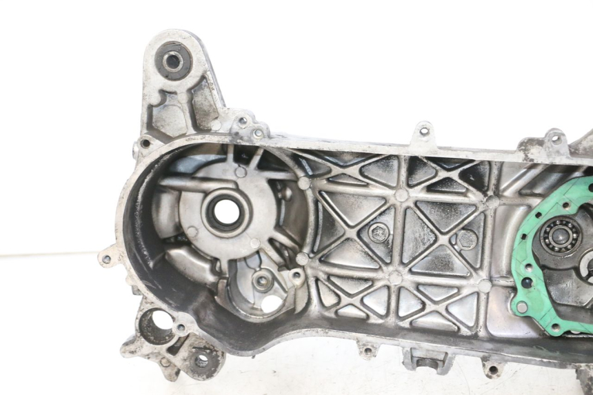 photo de TAMPA DO MOTOR ESQUERDA PEUGEOT CITYSTAR 50 (2013 - 2017) - Outro ângulo de visão