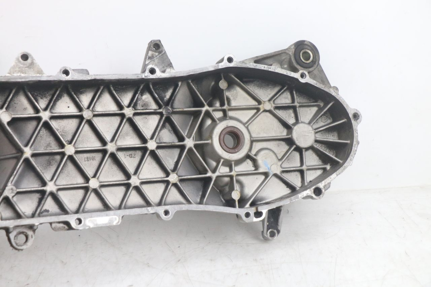 photo de TAMPA DO MOTOR ESQUERDA PIAGGIO FLY 2T 50 (2004 - 2017) - Outro ângulo de visão