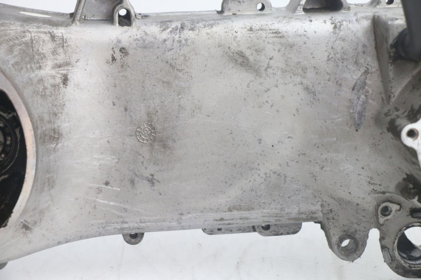 photo de TAMPA DO MOTOR ESQUERDA PIAGGIO FLY 2T 50 (2004 - 2017) - Pontos de fixação