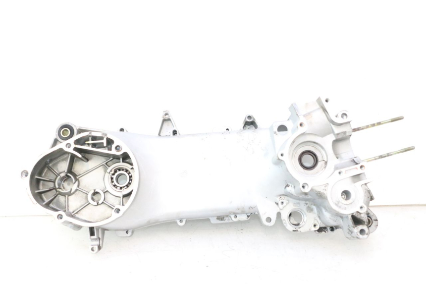 photo de TAMPA DO MOTOR ESQUERDA PIAGGIO FLY 2T 50 (2004 - 2017) - Detalhe da peça