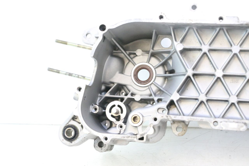 photo de TAMPA DO MOTOR ESQUERDA PIAGGIO FLY 2T 50 (2004 - 2017) - Peça verificada