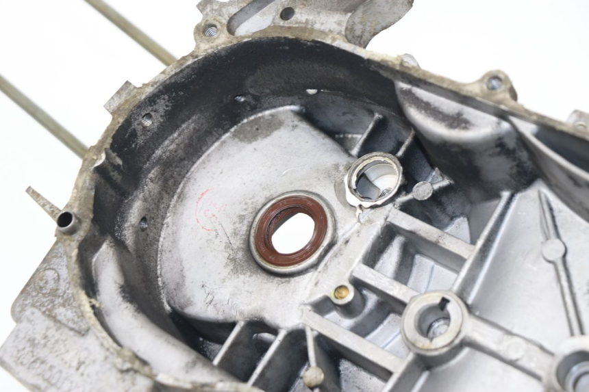 photo de TAMPA DO MOTOR ESQUERDA REVATTO FUTURA GT 125 (2006 - 2008) - Zoom do estado de desgaste