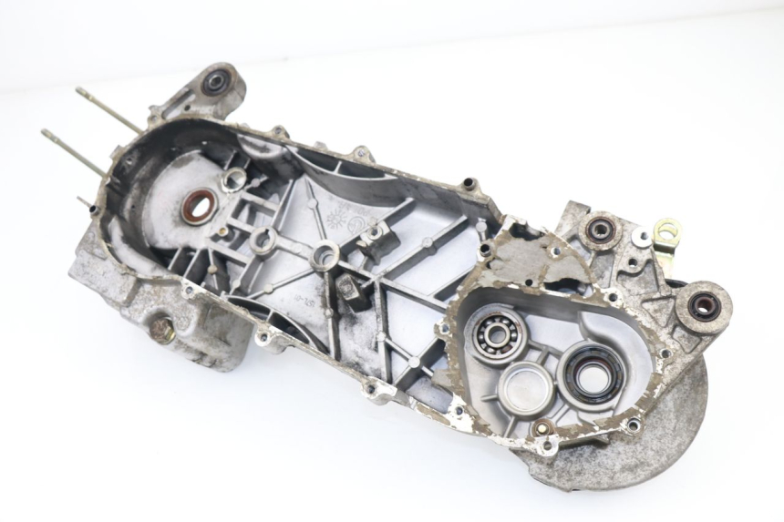 photo de TAMPA DO MOTOR ESQUERDA REVATTO FUTURA GT 125 (2006 - 2008) - Outro ângulo de visão