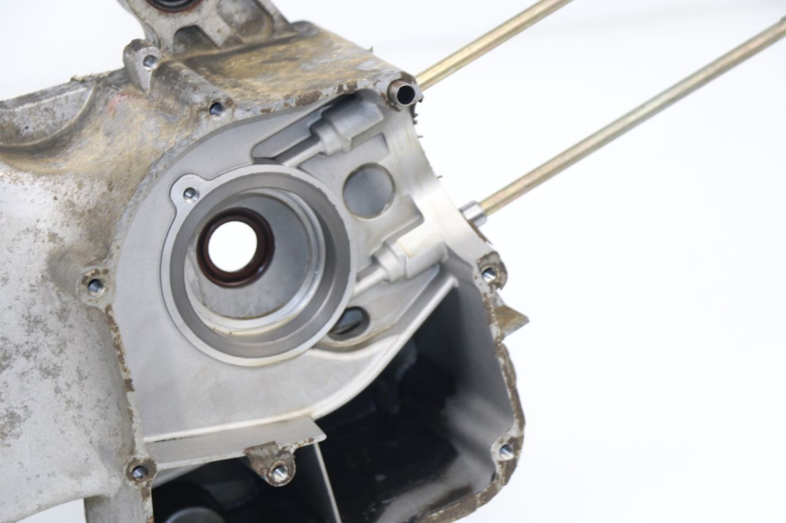 photo de TAMPA DO MOTOR ESQUERDA REVATTO FUTURA GT 125 (2006 - 2008) - Pontos de fixação