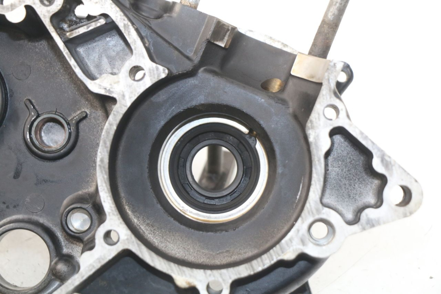 photo de TAMPA DO MOTOR ESQUERDA SUZUKI JR 80 (2001 - 2006) - Zoom do estado de desgaste