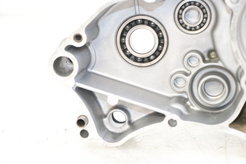 photo de TAMPA LATERAL ESQUERDA DO MOTOR KAWASAKI KX 65 (2000 - 2019) - Zoom do estado de desgaste