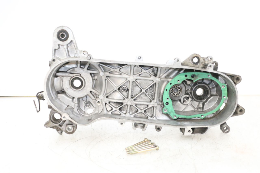 photo de TAMPA LATERAL ESQUERDA DO MOTOR PEUGEOT KISBEE 2T 50 (2010 - 2017) - Vista principal