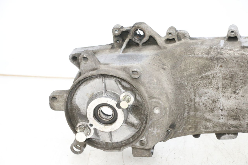 photo de TAMPA LATERAL ESQUERDA DO MOTOR PEUGEOT KISBEE 2T 50 (2010 - 2017) - Vista do produto