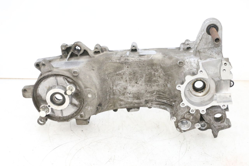 photo de TAMPA LATERAL ESQUERDA DO MOTOR PEUGEOT KISBEE 2T 50 (2010 - 2017) - Detalhes característicos