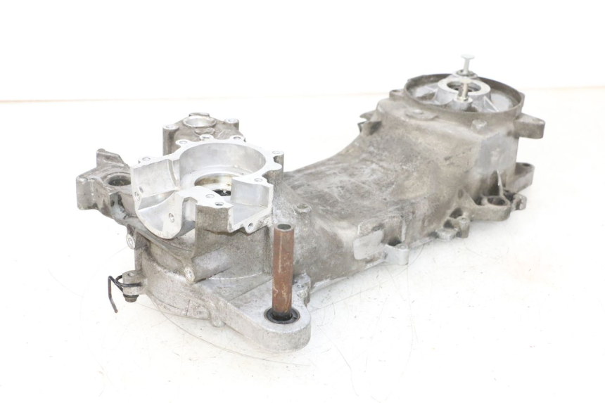 photo de TAMPA LATERAL ESQUERDA DO MOTOR PEUGEOT KISBEE 2T 50 (2010 - 2017) - Outro ângulo de visão