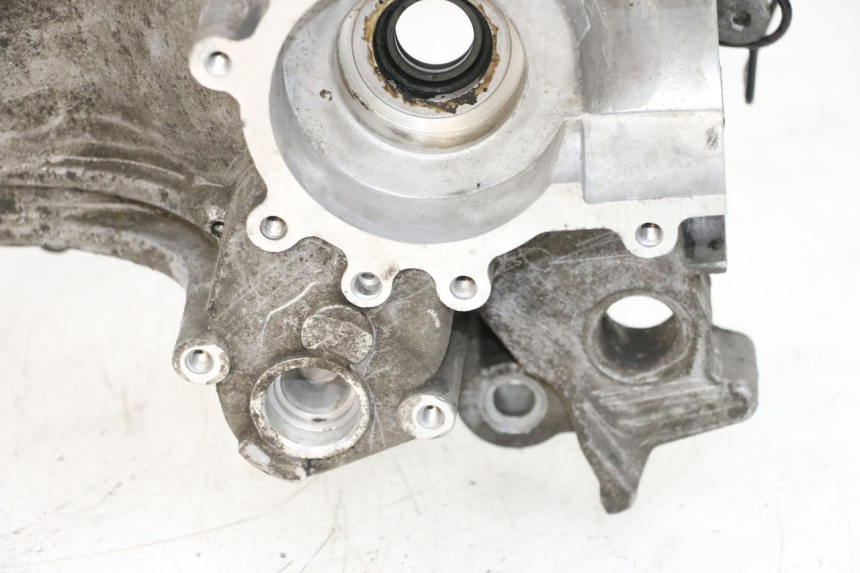 photo de TAMPA LATERAL ESQUERDA DO MOTOR PEUGEOT KISBEE 2T 50 (2010 - 2017) - Estado da superfície