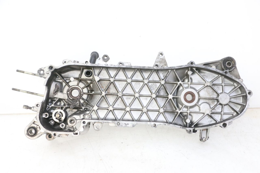 photo de TAMPA LATERAL ESQUERDA DO MOTOR PIAGGIO NEW TYPHOON 50 (2010 - 2017) - Vista principal