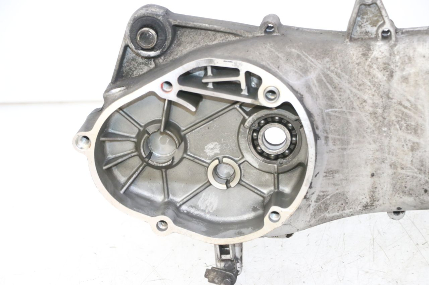 photo de TAMPA LATERAL ESQUERDA DO MOTOR PIAGGIO NEW TYPHOON 50 (2010 - 2017) - Imagem adicional